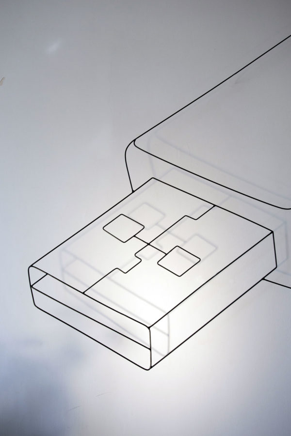 ⁦Wire Drawing Of A Disk On Key- 2022⁩ – תמונה ⁦2⁩