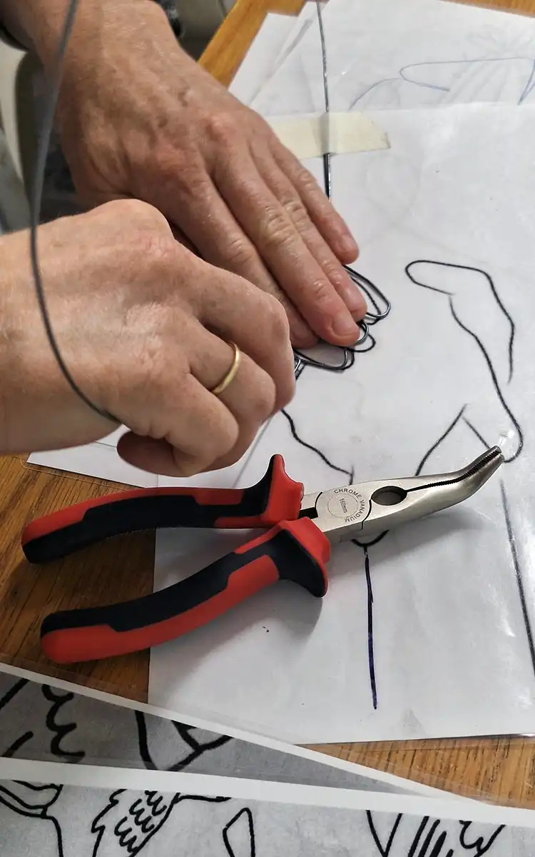 סדנת כיפוף בחוט ברזל