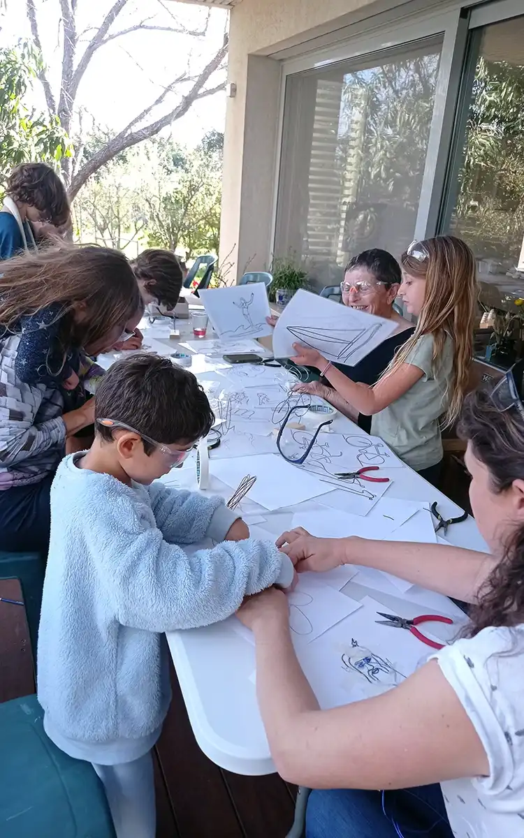 סדנת כיפוף בחוט ברזל